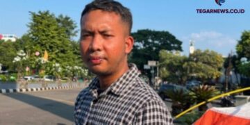 Seorang Pria Lakukan Aksi Jahit Mulut & Mogok Makan Didepan Tugu Kujang Kota Bogor Jadi Sorotan!