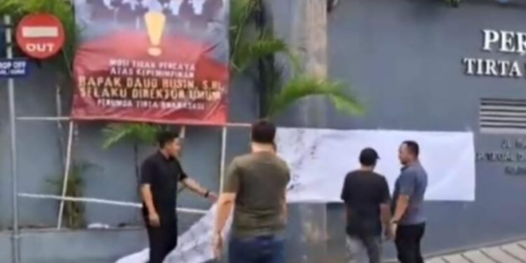 Ketum FORMASI dan Ketum PUSBAKUM SAW Sayangkan Dugaan Perusakan Banner Aspirasi Karyawan PDAM Tirta Bhagasasi