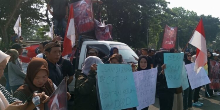 Gabungan Ormas Geruduk Gedung DPRD Lebak
