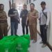 Lima Warga Desa Sukawijaya Terima Bantuan Sembako, Wujud Kolaborasi Dinsos Kabupaten Bekasi dan LSM Prabhu Indonesia Jaya