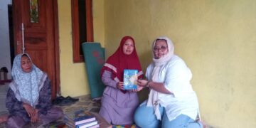 Layla Rizky, S.Sos Salurkan Amanah Donatur Berupa Al-Qur’an kepada Pengajian dan Ponpes di Desa Bantarjaya