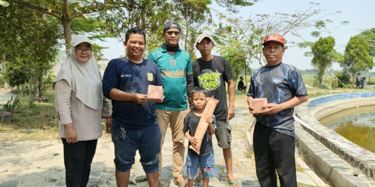 Serunya Mancing Bareng di Taman Pelangi, Warga Pebayuran Rayakan HUT RI ke-81