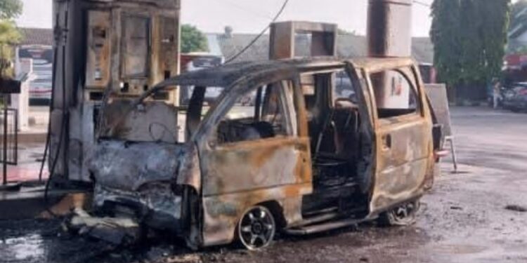 Terbakar Saat Mengisi BBM, Diduga Mobil Mengalami Korsleting Listrik di SPBU Cemplang Kota Bogor