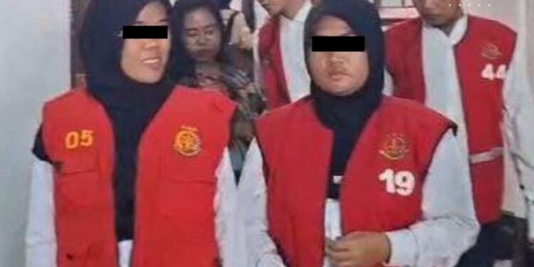 Dua Wanita Pengiklan Layanan Seksual via Aplikasi Michat Jalani Sidang Perdana di PN Surabaya
