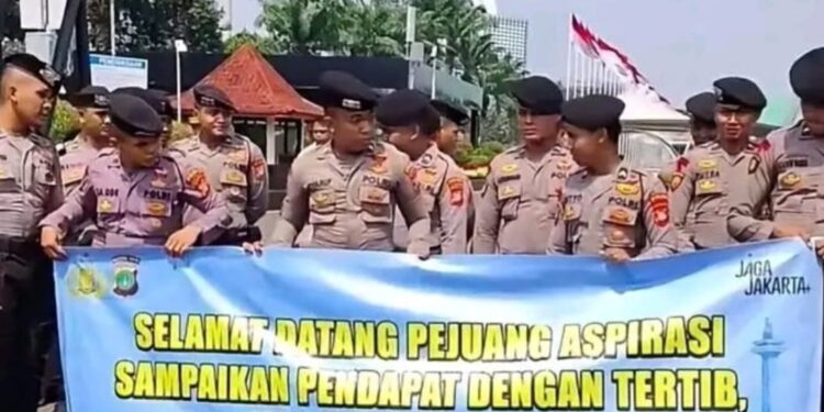 TNI-Polri Siaga Penuh: Barikade Berlapis dan Kendaraan Taktis Kepung DPR Jelang Aksi 27 Agustus