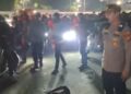 Aparat Kepolisian & Massa Aksi Terlibat Adu Argumen, Terkait Relokasi Logistik di Depan Gedung DPR RI