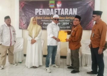 Ratusan Pendukung Padati Kantor Desa, H. Acep Saepudin Mantap Maju di Pilkades Kertajaya