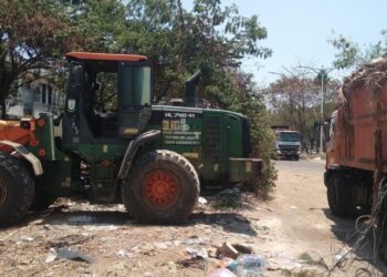 Respon Cepat Sudin LH Jaktim Bersihkan Sampah Kering di TPS RW 07 Ujung Menteng di Apreasi FWJ Indonesia