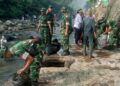 Pusdikzi Pusziad Turun ke Ciliwung, 250 Prajurit Bersama Warga dan Bawa 200 Paket Sembako