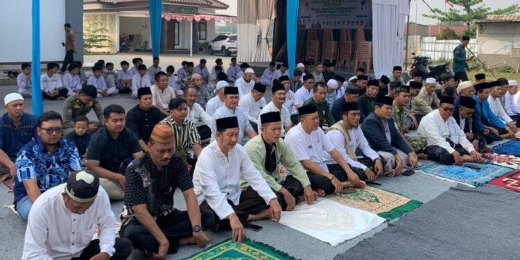 Ikhtiar Spiritual Kemarau Ekstrem, Ratusan Jamaah Parungpanjang Gelar Shalat Istisqa