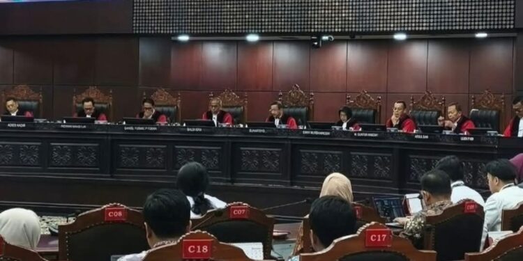 Sidang MK Memanas: Penggugat Tuding Ada Manipulasi PKPU Syarat Pencalonan Gibran, Hakim Cecar KPU dan Bawaslu