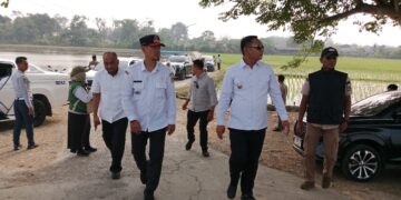 Kunjungi Pebayuran, Plt Bupati Bekasi Pastikan Aliran Sungai dan Irigasi Lancar