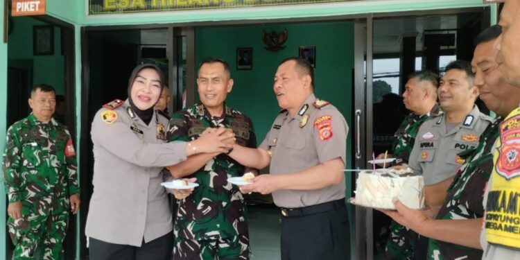 Kapolsek Megamendung dan Jajaran Berikan Kejutan ke Posmil 0621 di HUT TNI ke 81 Tahun