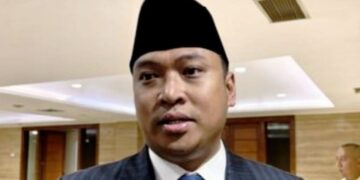 Bukan Cuma Makan Gratis! Sudaryono Minta Siswa Ikut Piket Melayani Teman Kelas Pakai Celemek Bagikan Menu MBG