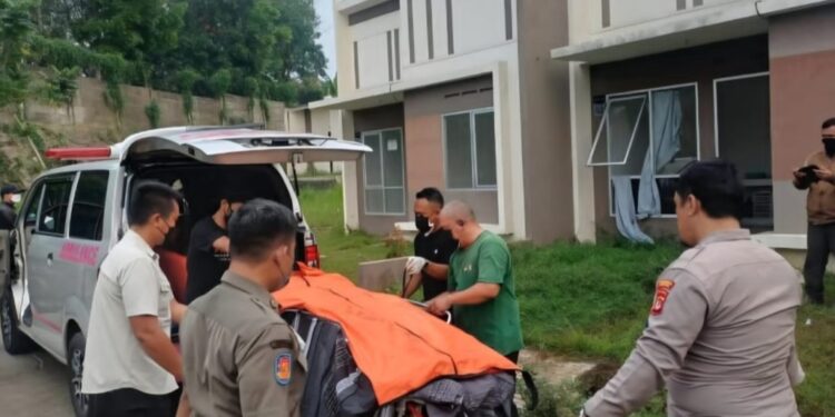 Warga Ditemukan Meninggal Dunia di Dalam Rumahnya di Kawasan Podomoro Tenjo, Polisi Lakukan Olah TKP