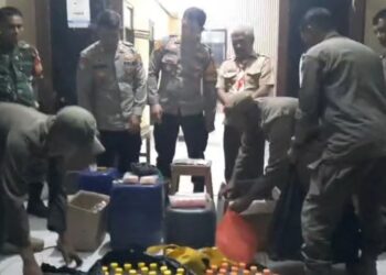 Polsek Ciomas Gerebek Lapak, Diduga Tempat Peredaran Obat Keras! Ratusan Butir Obat & Miras Diamankan