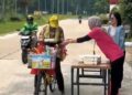Padjadjaran Suites Resort BNR Bogor Tebar Kepedulian Lewat Aksi Bersih-Bersih dan Berbagi Nasi Kotak