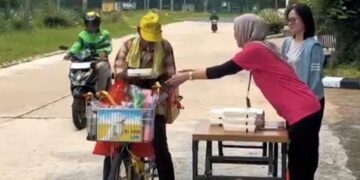 Padjadjaran Suites Resort BNR Bogor Tebar Kepedulian Lewat Aksi Bersih-Bersih dan Berbagi Nasi Kotak