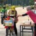 Padjadjaran Suites Resort BNR Bogor Tebar Kepedulian Lewat Aksi Bersih-Bersih dan Berbagi Nasi Kotak