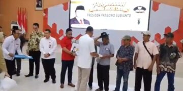 190 Pembecak Kabupaten Bekasi Terima Becak Listrik, 200 Tablet Pintar Disalurkan ke 20 Sekolah